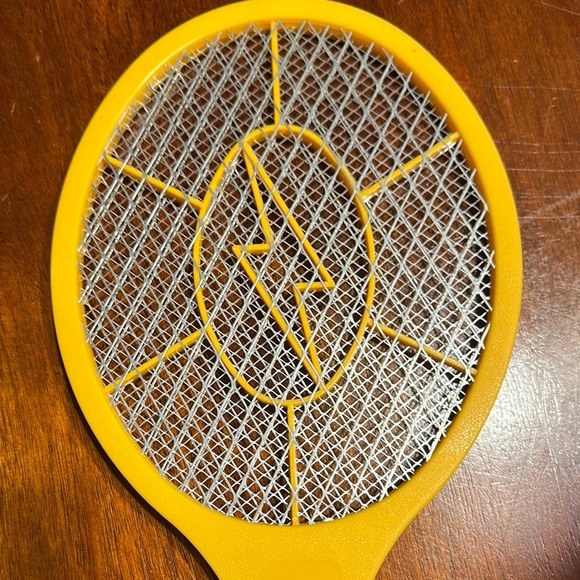 Yellow Electric Bug Zapper Racket - Picture 7 of 8